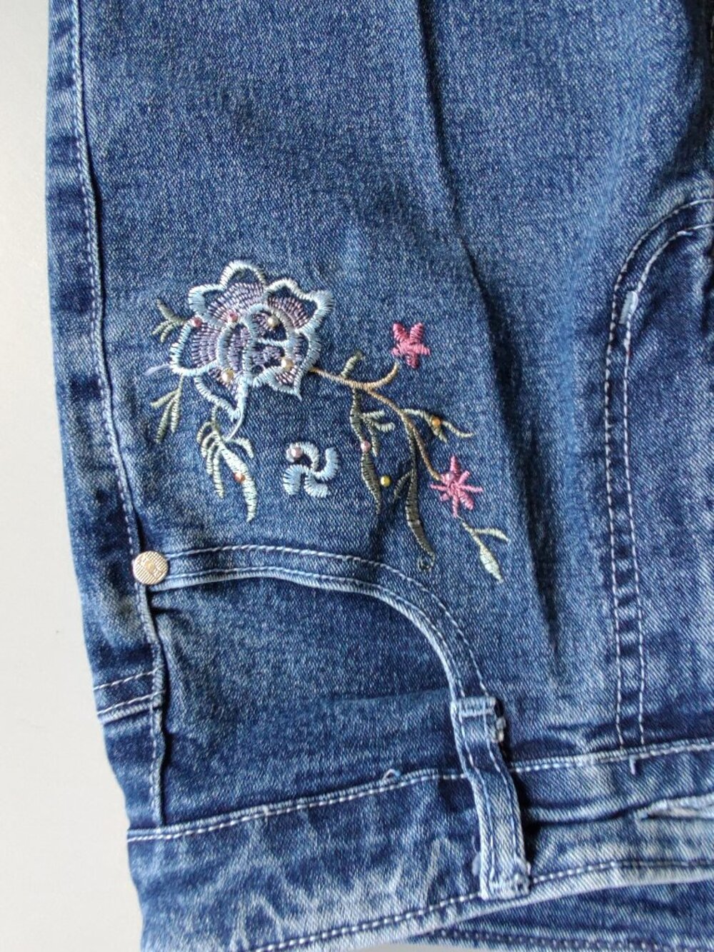 Embroidered blue jeans size XS permanent pressed boot cut - Picture 4 of 15